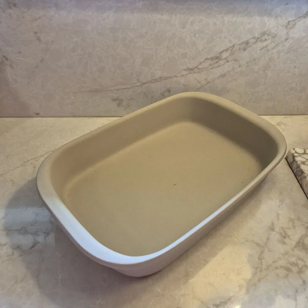 Pampered Chef Beige Ceramic-Look Rectangular Baking Dish